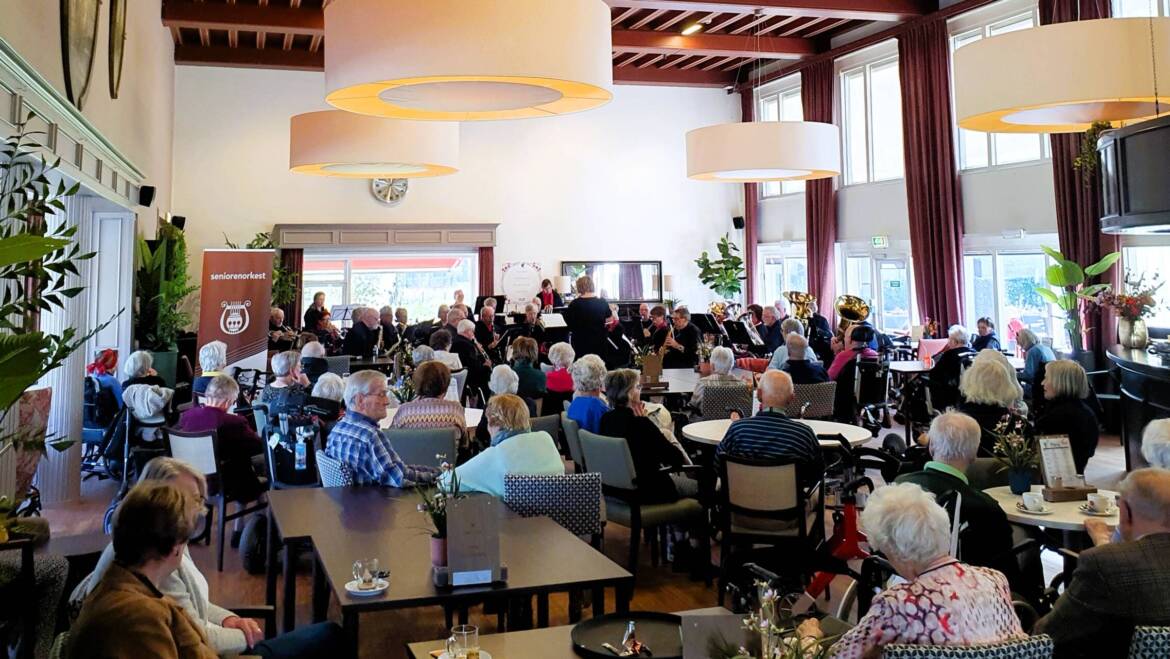 Seniorenorkest Amor Musae op bezoek bij WZC Ruitersbos Breda